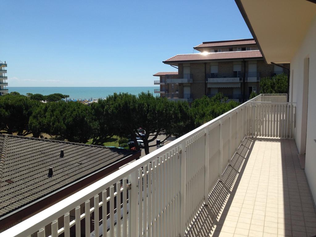 Residence Gallo - Walterigato Apartments Per Solo Famiglie Lido di Jesolo Værelse billede
